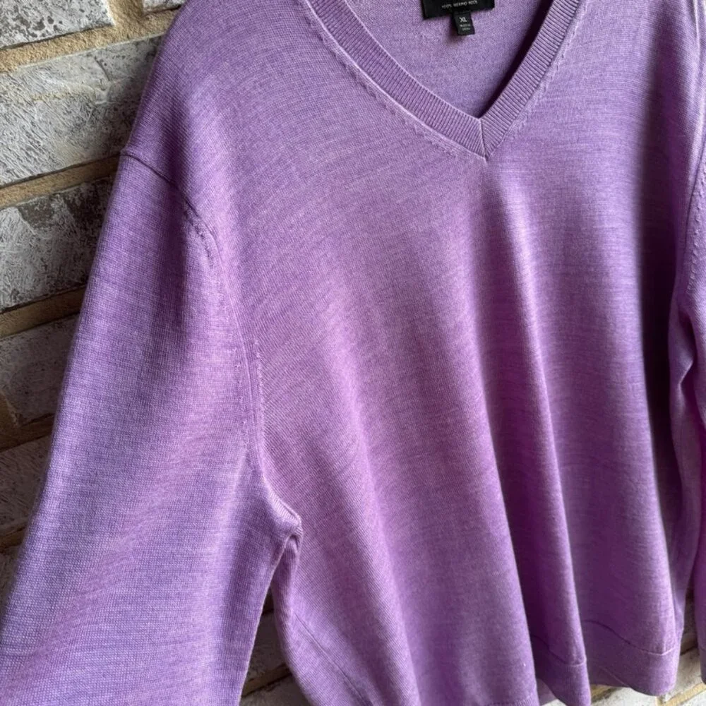 Banana Republic Men's V-Neck Sweater in Lavender Purple